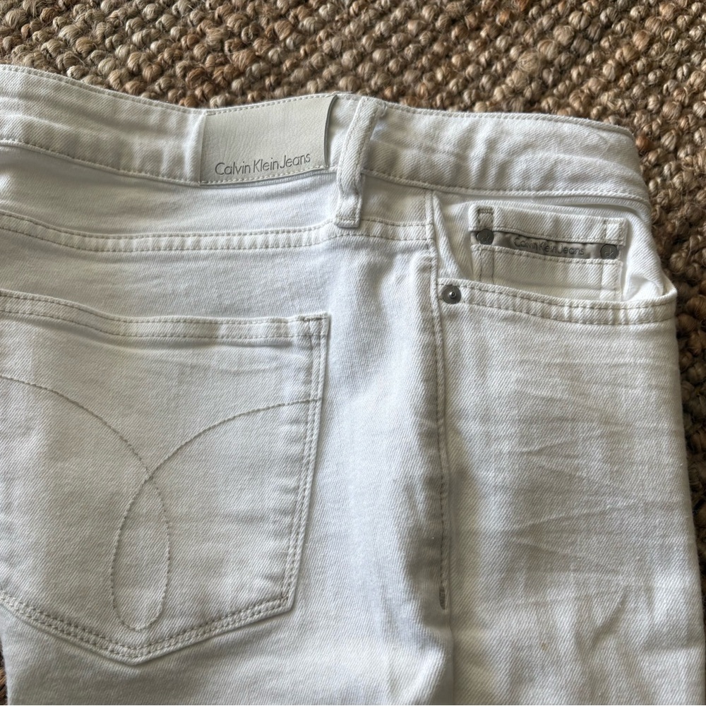 Cream Distressed Denim Jeans with Diagonal Weave and Contrasting Stitching - Picture 2 of 5